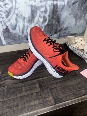 Hoka Clifton Edge 7 MENS SZ 9